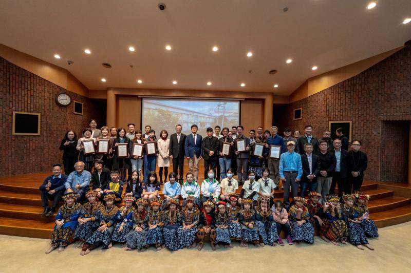 113年度校園美感環境再造計畫績優學校及績優設計師頒獎典禮全體大合照