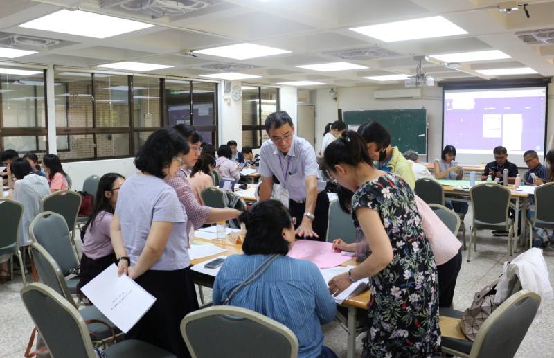 世界咖啡館工作坊-SEL融入本土語文教學分組討論