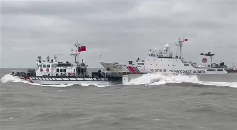 A Taiwanese Coast Guard Administration (CGA) patrol vessel shadows one of the three Chinese coast guard ships that entered restricted waters off the Kinmen Islands on Thursday. Photo courtesy of the CGA's Kinmen-Matsu-Penghu Branch.