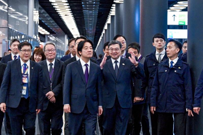 行政院長卓榮泰25日陪同賴清德總統出席「桃園國際機場第三航站區主體航廈工程–北廊廳啟用典禮