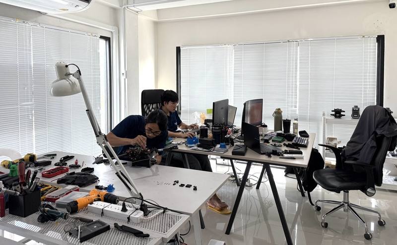 來自台灣的奧榮科技在泰國設有辦公室，員工負責相關設計工作，並將台製無人機導入泰國市場與應用場域