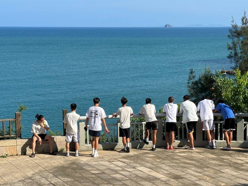 馬祖高中打開原本封閉的石造圍欄，提供師生日常共學的角落