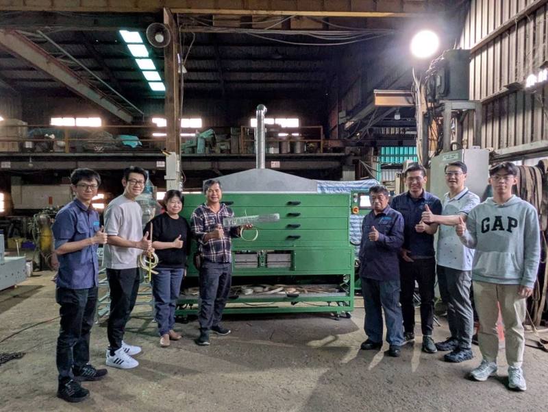 月桃假莖熱壓乾燥設備研發計畫執行團隊(工藝中心、東海岸原住民社區合作社、虎尾科大)