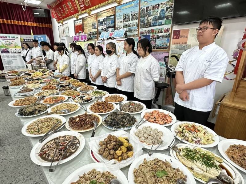 台電與澎湖海事共同為獨居長者奉上暖心生日宴