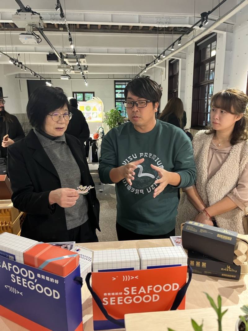 受輔導業者向司長分享參與計畫過程與成果