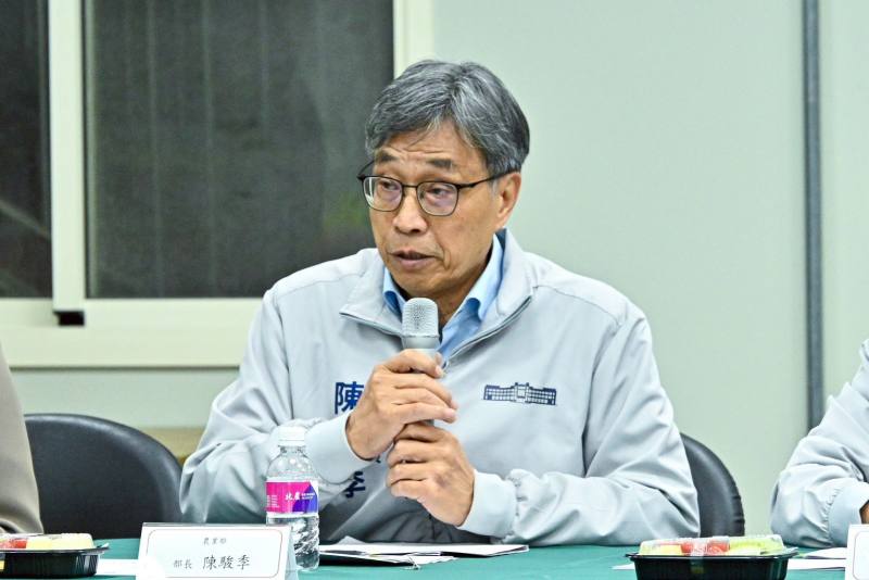 行政院長卓榮泰訪視臺北市第一果菜批發市場