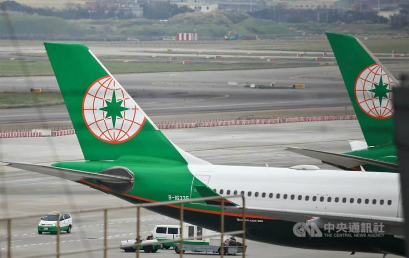 長榮航空一架紐約飛往台北航班因天氣因素轉降日本關西機場，有旅客被搜出攜帶違禁品。示意圖，非當事航班。（中央社檔案照片）