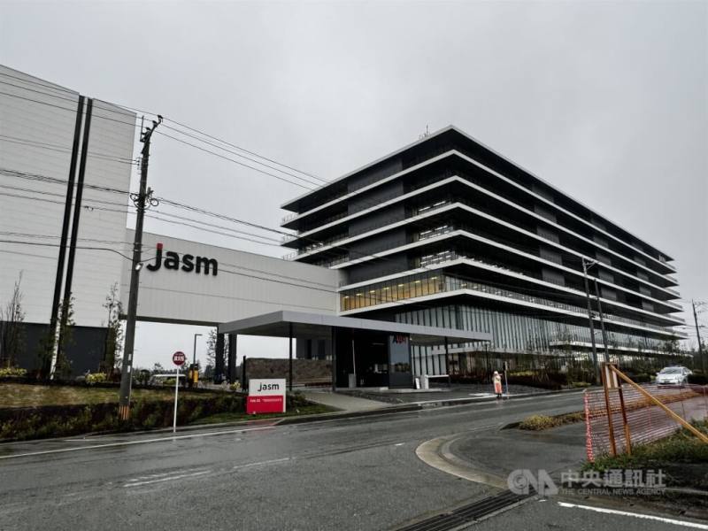 台灣與熊本縣經濟聯繫日益加深，激勵許多日本年輕人決定前往台灣深造。圖為台積電熊本廠外觀。（中央社檔案照片）