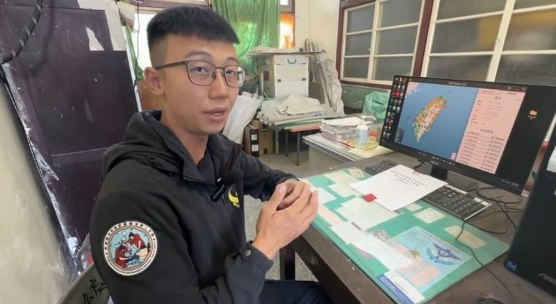 屏東竹田鄉履豐村青年邱建鈞（圖），水電專長結合科技，架設地震廣播系統，讓村民能提早預警避難。（民眾提供）