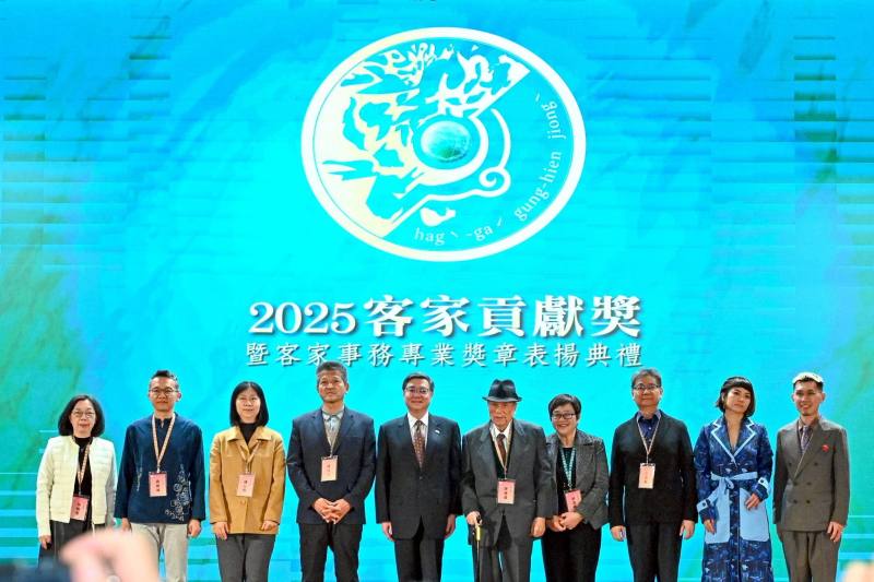 行政院長卓榮泰出席2025客家貢獻獎暨客家事務專業獎章表揚典禮