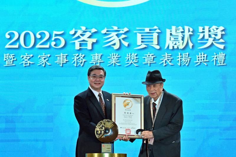 行政院長卓榮泰出席2025客家貢獻獎暨客家事務專業獎章表揚典禮