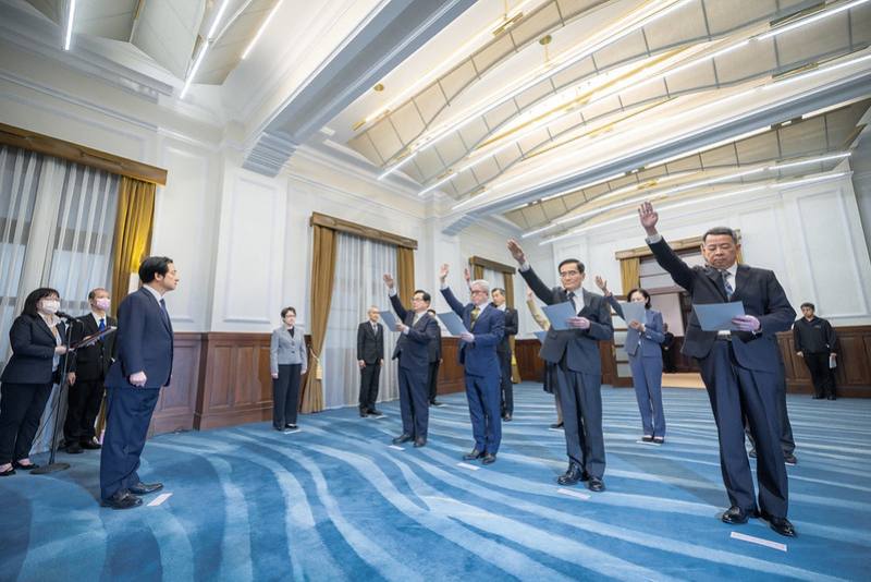 賴清德總統29日上午主持「新任行政院、考試院、監察院、國家安全局政務人員及駐外大使宣誓典禮」