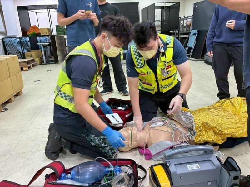 台中市政府消防局日前舉辦高級救護技術員訓練及甄試，有40人取得高級救護技術員資格。消防局表示，盼能為緊急救護量能注入新戰力。（台中市消防局提供）