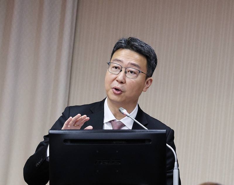 共軍宣布29日起環台軍演。交通部長陳世凱（圖）29日在立法院詢答表示，正在盤點航運跟空運的替代航路，相關因應措施都正在盤點當中，盤點完成後，會再對外說明，希望可以把影響降到最低