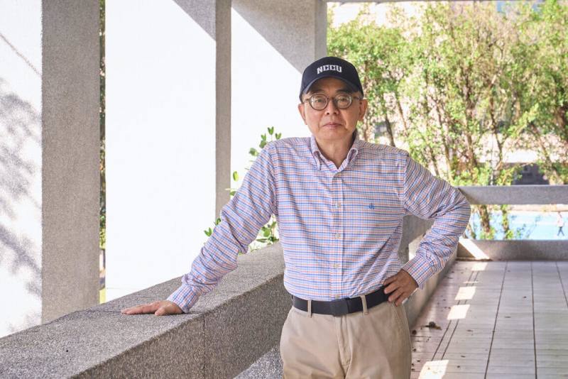 教育部透過駐歐單位推動「台灣研究講座」計畫，政治大學傳播學院教授陳儒修獲選，將於115年2月至6月在愛沙尼亞塔爾圖大學開設講座，讓歐洲師生認識台灣電影。（政大提供）