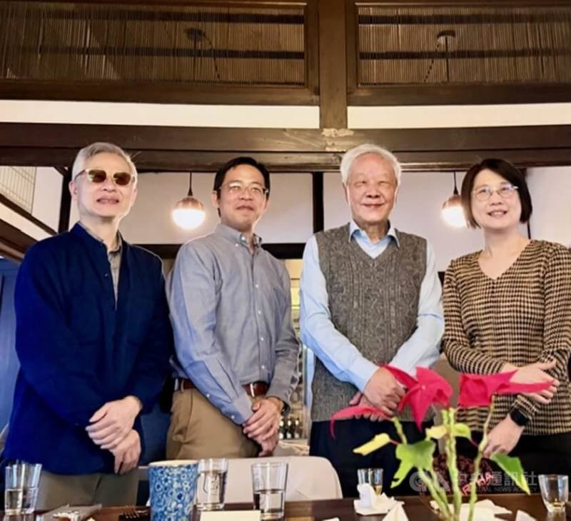 國家文化藝術基金會29日舉行年終記者會，國藝會副執行長孫華翔（左起）、李拓梓、董事長林淇瀁（向陽）以及執行長李文珊出席