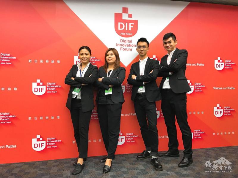 楊冠義（右2）曾在《數位時代》創業小聚擔任社群行銷企劃，踏入臺灣創業圈