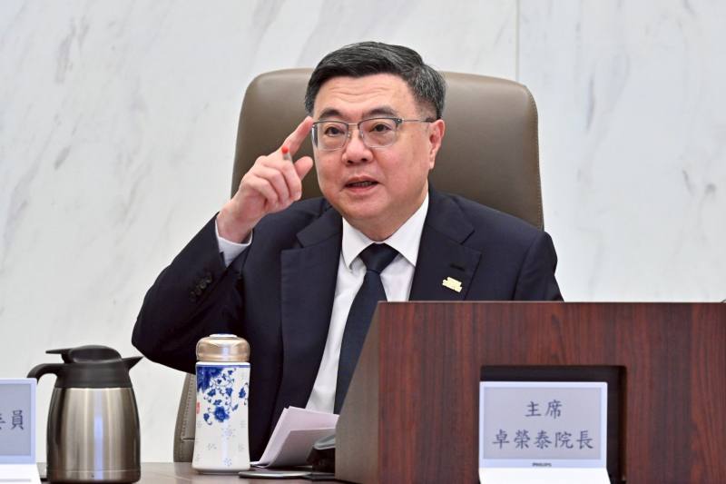 行政院長卓榮泰主持會議時表示，行政院以「預防、篩檢、治療與照護」為主軸，推動國家癌症防治計畫，今（114）年癌症篩檢人數較去年增加25.2%，已見成效。