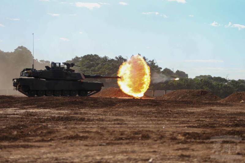 裝甲584旅29日實施M1A2T戰車換裝訓練。（軍聞社記者侯凱議攝）