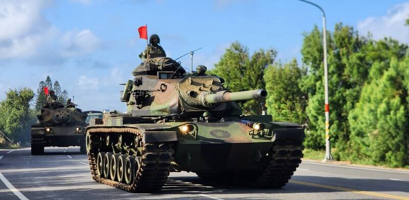 因應中共軍演，陸軍澎湖防衛指揮部30日進行全島重要目標防護戰備偵巡演訓，出動戰車、甲車等。