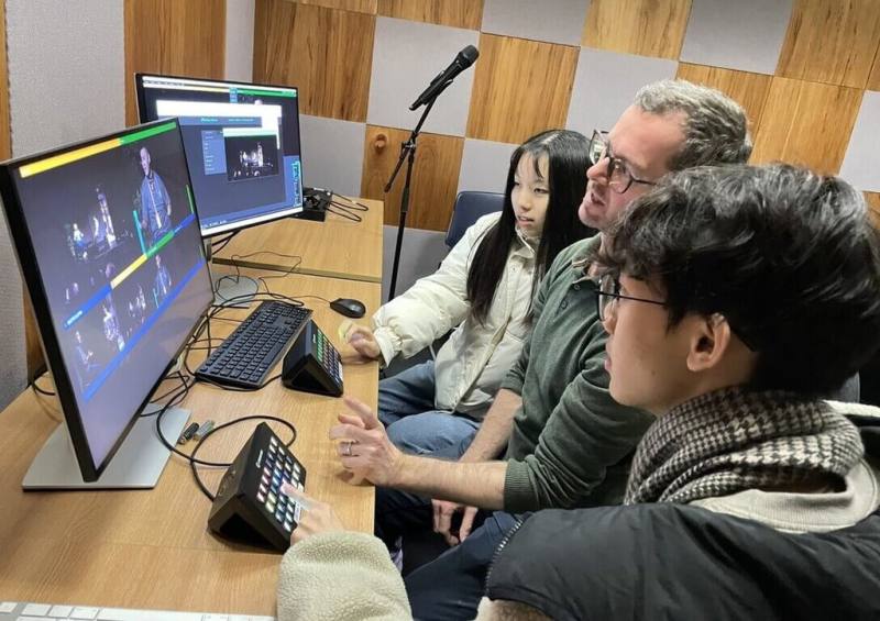 實踐大學「全球文化與溝通」全英語密集式課程，帶領學生前往英國北愛爾蘭貝爾法斯特女王大學及牛津大學移地教學，讓學生在真實國際場域中累積經驗。（實踐大學提供）