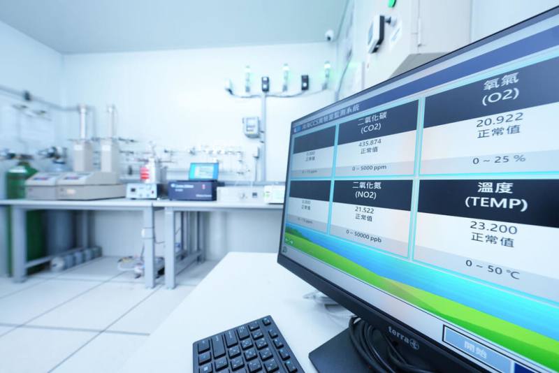 鴻海31日宣布，與英國企業Pace CCS合作，在台北啟用聯合實驗室，布局碳捕捉與封存技術。（鴻海提供）