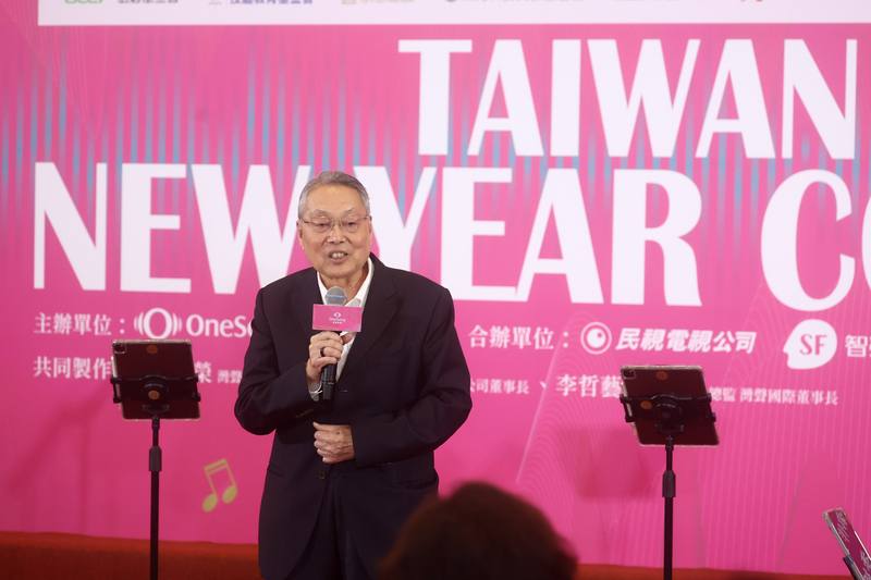 灣聲樂團2026「臺灣的聲音」新年音樂會宣傳記者會30日在國家音樂廳舉行，灣聲樂團後援會長施振榮（圖）出席致詞，感謝各方企業贊助支持，讓音樂會能夠持續舉辦。