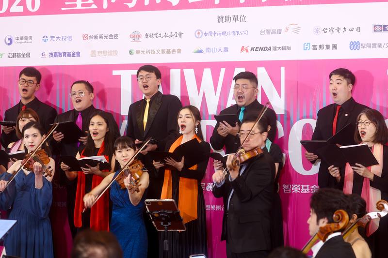 灣聲樂團自2019年以來開辦「臺灣的聲音 新年音樂會」，2026新年音樂會宣傳記者會30日在台北舉行，將以最高規格的交響合唱編制登場，結合金曲肯定與台灣原創精神演出。