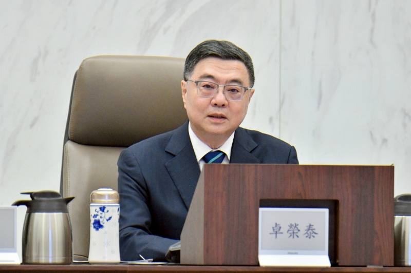 卓院長強調，「臺灣有中央山脈，離島有中央政府」，行政院會做離島最強而有力的後盾，期許各部會以國家發展為念，並秉持中央與地方、臺灣本島與離島為一體的精神，共同積極推動各項建設