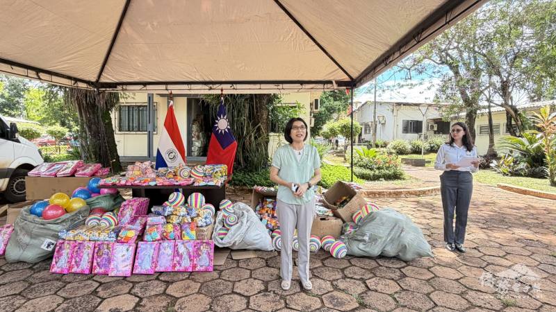 陳慧芬代表駐東方市總領事館及僑界致詞