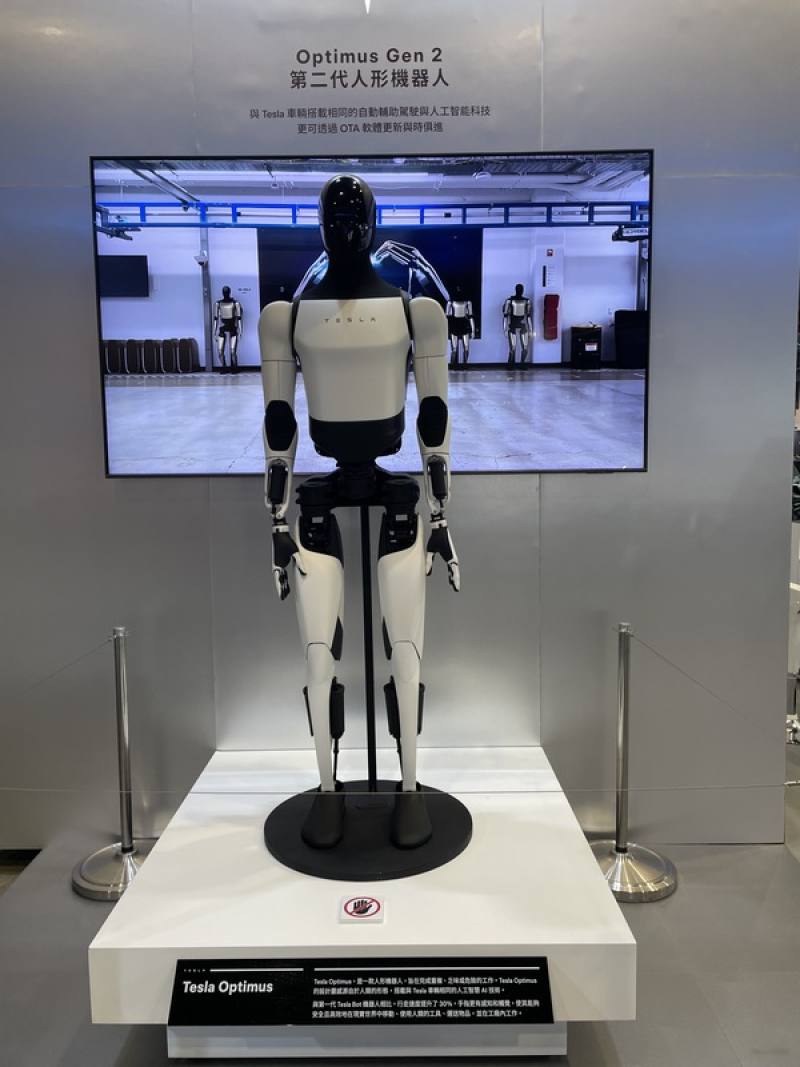 2026台北新車暨新能源車大展於31日起登場，各大車廠30日舉行預賞及新車發布會。電動車大廠特斯拉（Tesla）參展，第二代Tesla Bot機器人Optimus也進駐展區。