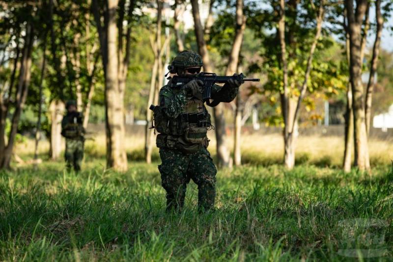 564旅官兵堅守崗位，全時投入戰備訓練。（軍聞社記者王茗生攝）