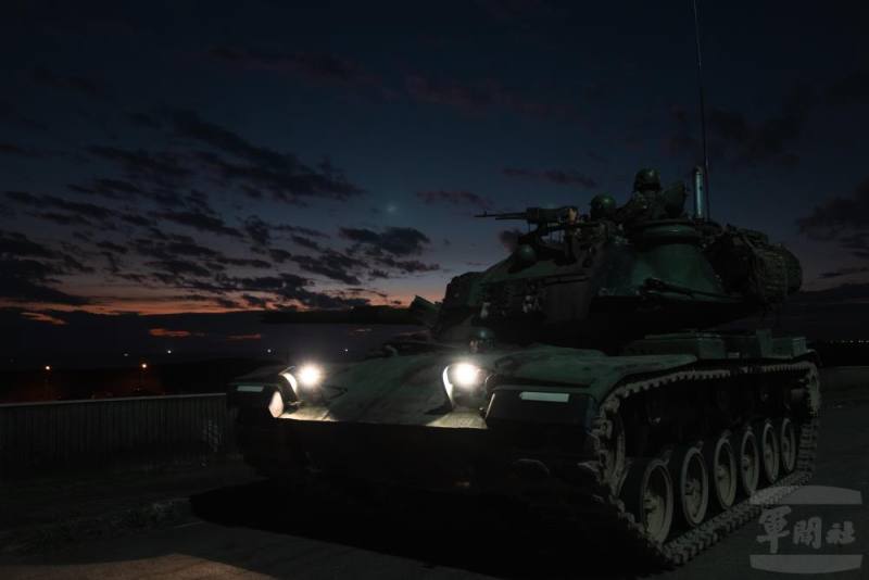 機步333旅執行夜間臨戰訓練。（第四作戰區提供）