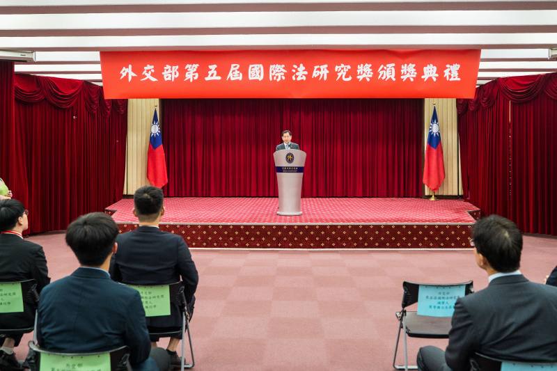 外交部常務次長葛葆萱於第五屆國際法研究獎頒獎典禮致詞。