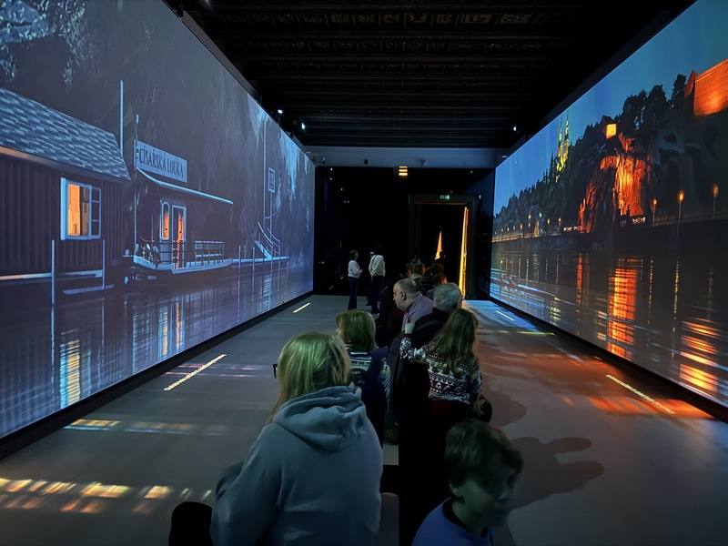 布拉格城市博物館主館經歷5年整修後，於12月重新亮相。數位互動體驗為一大特色，館內有長達22公尺的地板與牆面可進行投影，並搭配環繞音效，營造身臨其境的觀展體驗，在捷克屬相當創新的展覽空間。