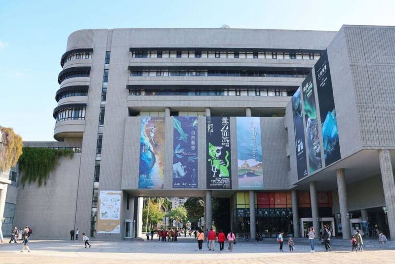 國立自然科學博物館1日舉辦慶祝40週年館慶系列活動，會中發表依據國際GRI準則編製的「永續報告書」，正式成為完成碳盤查並揭露永續資訊的博物館。（科博館提供）