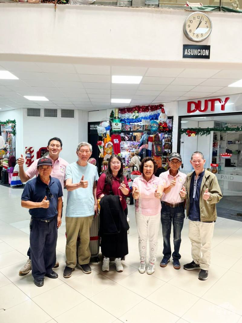 亞松森中華會館理事長古美桂僑務委員偕同理監事前往接機