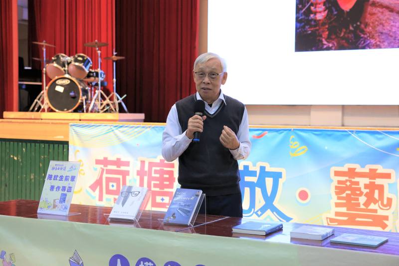 國家人權博物館人權故事車29日邀請政治受難者陳欽生前輩前往大甲高中，與師生分享他當年所經歷的白色恐怖事件，以及其對生命的省思。