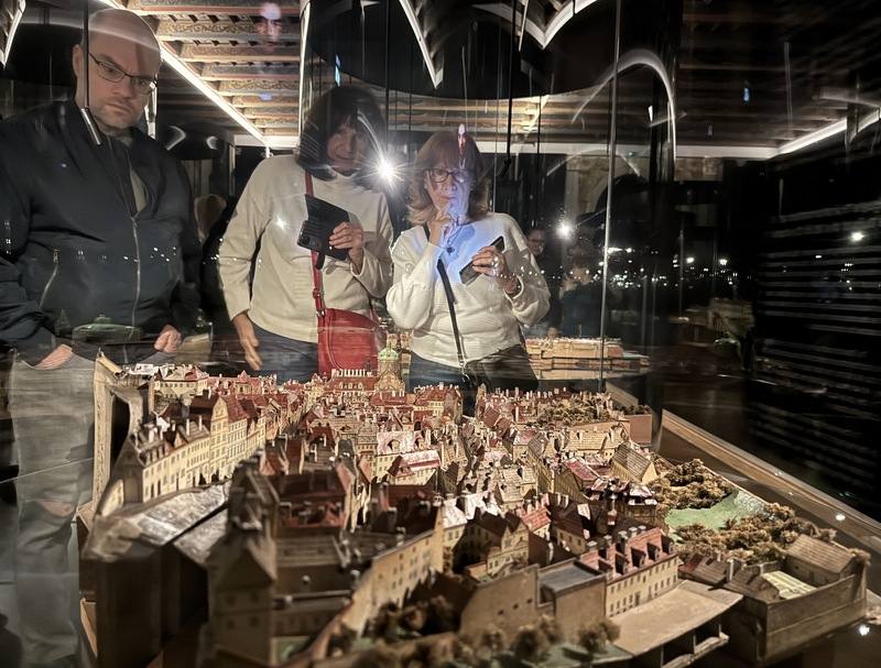 布拉格城市博物館主館經歷5年整修後，於12月上旬重新亮相。館內珍貴藏品「布拉格模型」，由紙張手工精製而成，細膩展現19世紀布拉格寧靜迷人的街景與建築細節。