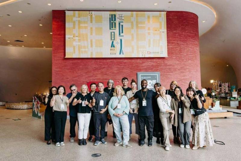 加拿大表演藝術協會訪問團2025年10月訪台，成員對台中國家歌劇院的設施讚嘆不已，讓表演者和觀眾都能感受到自然共生的魔力。（加拿大表演藝術協會提供）