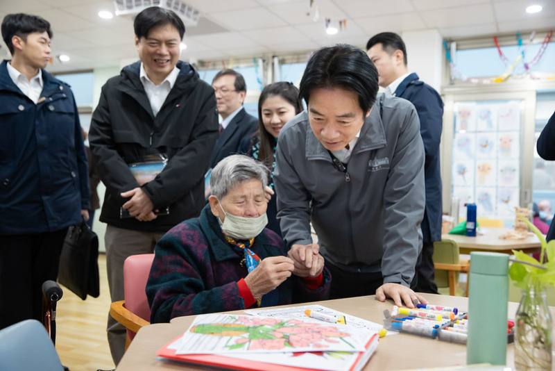 賴清德總統2日上午前往宜蘭參訪「天主教耕莘健康管理專科學校附設宜蘭縣私立勁好園綜合長照機構」