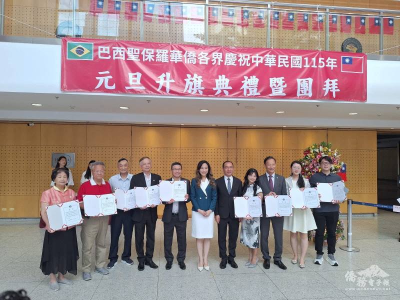 朱怡靜、尤正才共同頒發榮譽職聘書