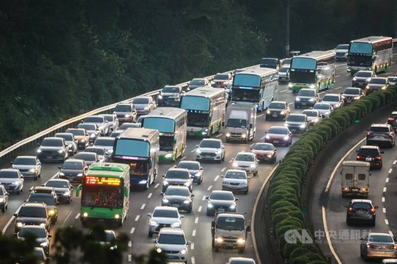 圖為國道3號土城路段車多壅塞。（中央社檔案照片）