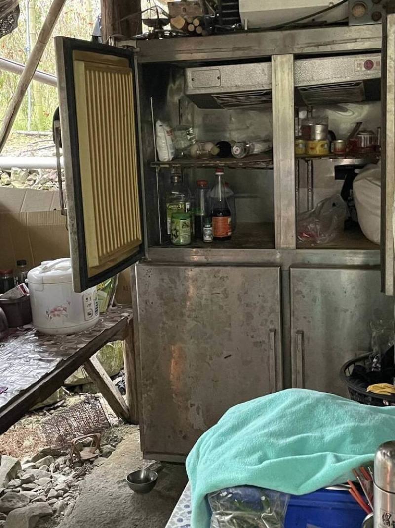 A Formosan black bear breaks into a worker's hut in Dabang Village, Alishan, reportedly consuming food from a refrigerator and canned goods. Photo courtesy of the Forestry and Nature Conservation Agency's Chiayi branch