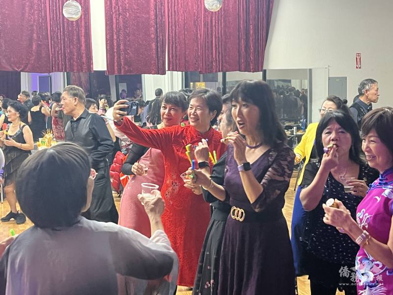 跨年活動人員慶賀2026年到來