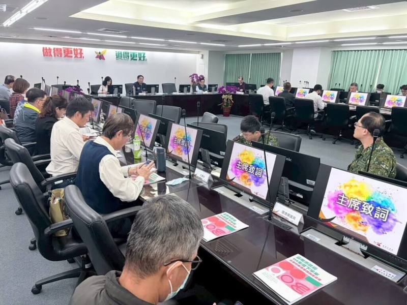 台南市政府去年12月31日召開災害防救專家諮詢委員會，深入剖析「丹娜絲颱風及0728豪雨」期間複合式災害。（台南市政府提供）