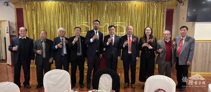 三大僑團新滿任會長、總理與駐舊金山辦事處處長伍志翔、金山文教中心副主任劉岱欣共同出席午宴敬酒