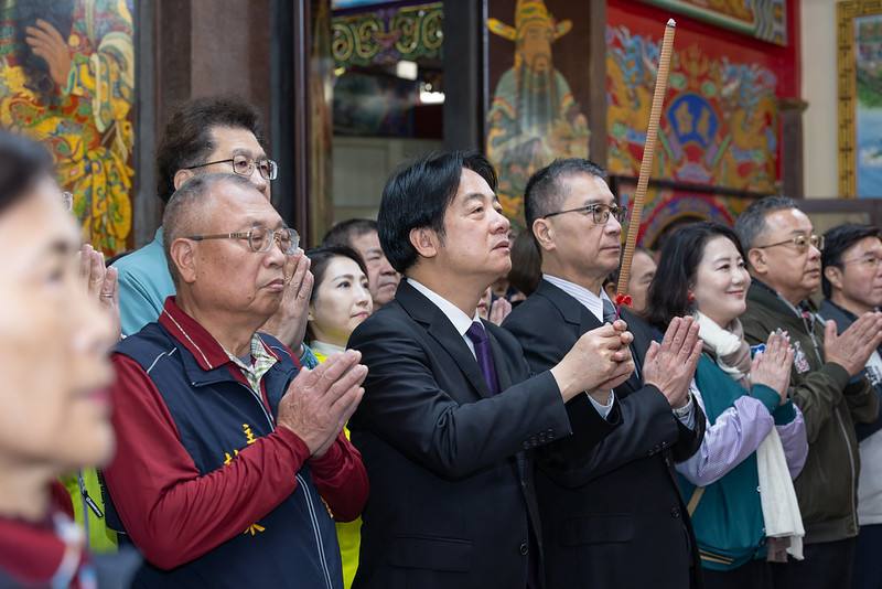 總統前往「洲美屈原宮」參香祈福