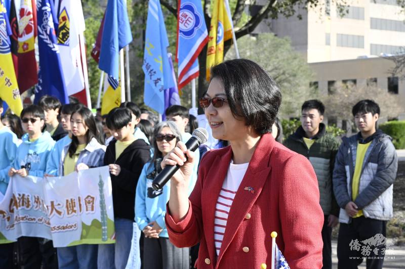 蕭伊芳向美南地區僑胞祝賀新年快樂