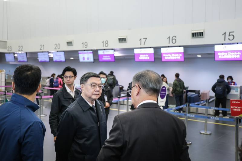 行政院長卓榮泰視察台中國際機場